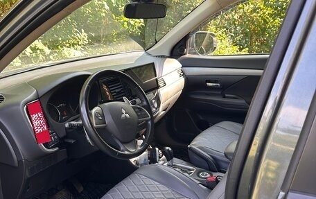 Mitsubishi Outlander III рестайлинг 3, 2013 год, 1 400 000 рублей, 11 фотография