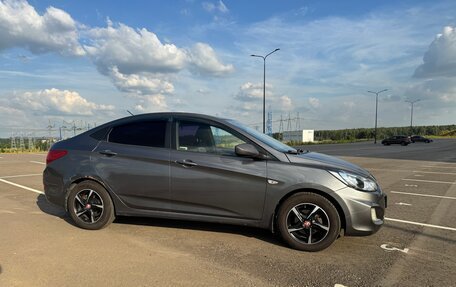 Hyundai Solaris II рестайлинг, 2011 год, 750 000 рублей, 3 фотография