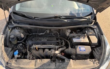 Hyundai Solaris II рестайлинг, 2011 год, 750 000 рублей, 13 фотография