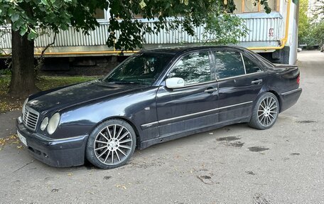Mercedes-Benz E-Класс, 1998 год, 250 000 рублей, 3 фотография