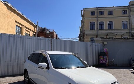 Mitsubishi Outlander III рестайлинг 3, 2016 год, 1 700 000 рублей, 3 фотография