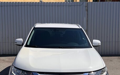 Mitsubishi Outlander III рестайлинг 3, 2016 год, 1 700 000 рублей, 6 фотография