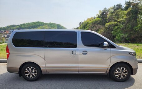 Hyundai Grand Starex Grand Starex I рестайлинг 2, 2020 год, 2 600 000 рублей, 5 фотография