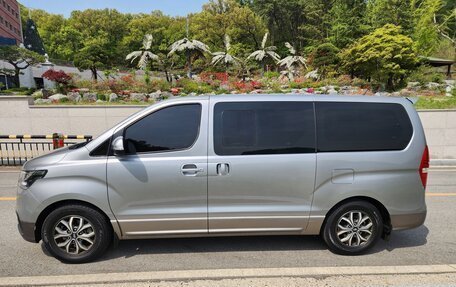 Hyundai Grand Starex Grand Starex I рестайлинг 2, 2020 год, 2 600 000 рублей, 4 фотография