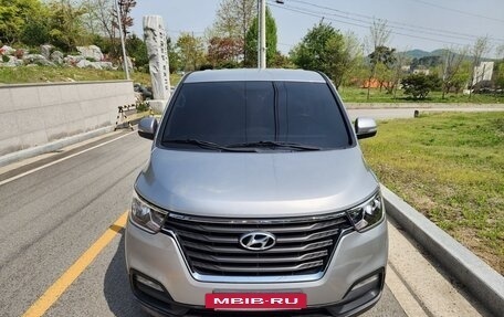 Hyundai Grand Starex Grand Starex I рестайлинг 2, 2020 год, 2 600 000 рублей, 2 фотография