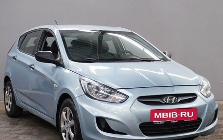 Hyundai Solaris II рестайлинг, 2011 год, 800 000 рублей, 3 фотография