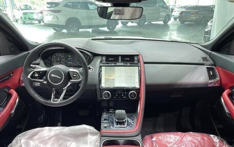 Jaguar E-Pace, 2024 год, 3 164 000 рублей, 9 фотография