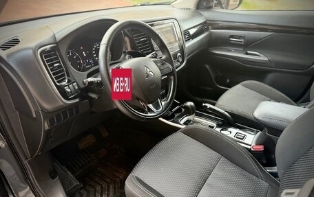 Mitsubishi Outlander III рестайлинг 3, 2019 год, 1 700 000 рублей, 5 фотография