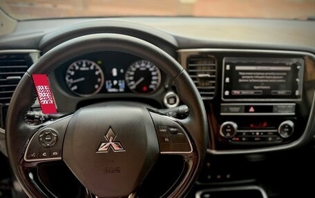 Mitsubishi Outlander III рестайлинг 3, 2019 год, 1 700 000 рублей, 9 фотография