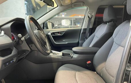 Toyota RAV4, 2021 год, 3 900 000 рублей, 12 фотография