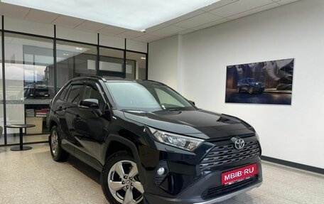Toyota RAV4, 2021 год, 3 900 000 рублей, 3 фотография