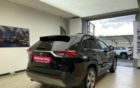Toyota RAV4, 2021 год, 3 900 000 рублей, 4 фотография