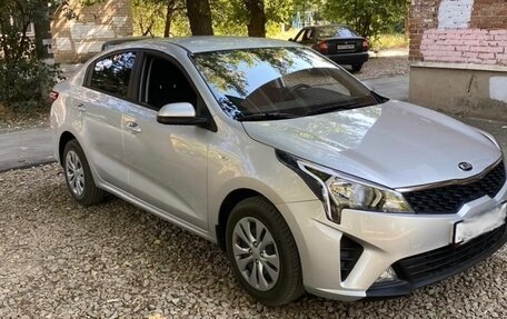 KIA Rio IV, 2021 год, 2 100 000 рублей, 3 фотография