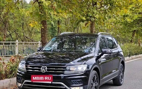 Volkswagen Tiguan II, 2021 год, 2 150 000 рублей, 2 фотография