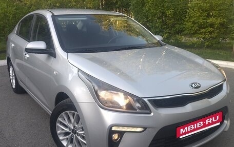 KIA Rio IV, 2018 год, 1 350 000 рублей, 2 фотография