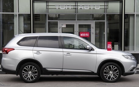 Mitsubishi Outlander III рестайлинг 3, 2015 год, 1 745 000 рублей, 4 фотография