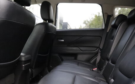 Mitsubishi Outlander III рестайлинг 3, 2015 год, 1 745 000 рублей, 19 фотография