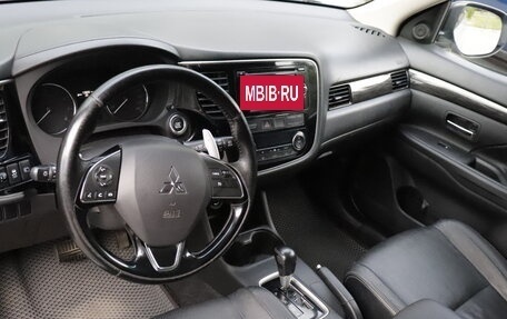 Mitsubishi Outlander III рестайлинг 3, 2015 год, 1 745 000 рублей, 12 фотография