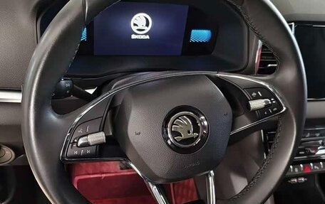 Skoda Karoq I, 2022 год, 1 800 000 рублей, 11 фотография