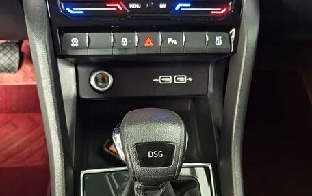 Skoda Karoq I, 2022 год, 1 800 000 рублей, 20 фотография