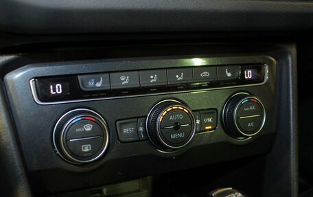 Volkswagen Tiguan II, 2018 год, 2 632 000 рублей, 13 фотография