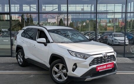 Toyota RAV4, 2021 год, 2 795 000 рублей, 3 фотография