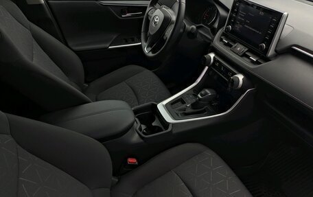 Toyota RAV4, 2021 год, 2 795 000 рублей, 10 фотография