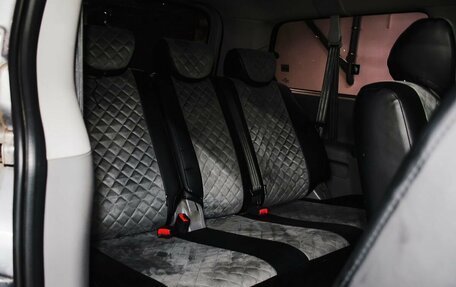 Hyundai H-1 II рестайлинг, 2011 год, 1 300 000 рублей, 13 фотография