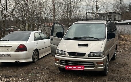 Mitsubishi Space Gear I рестайлинг, 2000 год, 500 000 рублей, 2 фотография