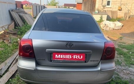 Toyota Avensis III рестайлинг, 2004 год, 550 000 рублей, 2 фотография