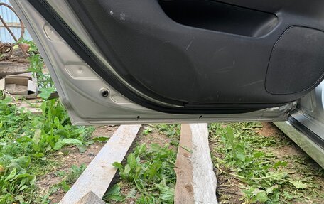 Toyota Avensis III рестайлинг, 2004 год, 550 000 рублей, 13 фотография