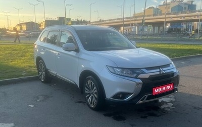 Mitsubishi Outlander III рестайлинг 3, 2021 год, 2 400 000 рублей, 1 фотография