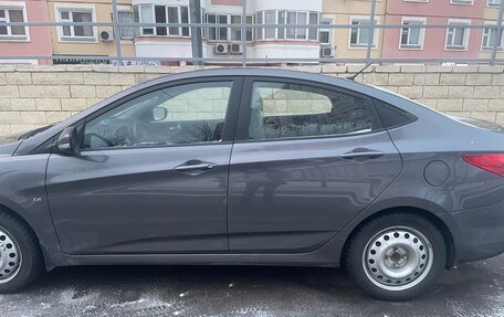 Hyundai Solaris II рестайлинг, 2012 год, 800 000 рублей, 3 фотография