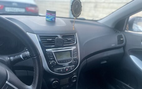 Hyundai Solaris II рестайлинг, 2012 год, 800 000 рублей, 6 фотография