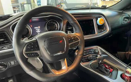 Dodge Challenger III рестайлинг 2, 2020 год, 5 800 777 рублей, 10 фотография