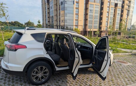Toyota RAV4, 2017 год, 2 150 000 рублей, 2 фотография
