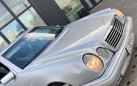 Mercedes-Benz E-Класс, 1998 год, 410 000 рублей, 4 фотография
