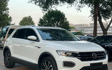 Volkswagen T-Roc I, 2022 год, 1 863 000 рублей, 3 фотография