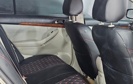 Toyota Avensis III рестайлинг, 2006 год, 655 000 рублей, 26 фотография