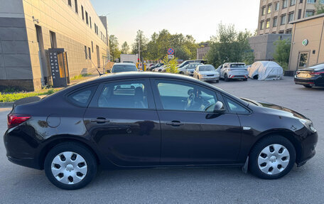 Opel Astra J, 2014 год, 2 фотография