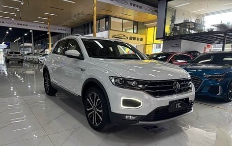 Volkswagen T-Roc I, 2022 год, 1 940 000 рублей, 3 фотография