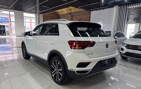 Volkswagen T-Roc I, 2022 год, 1 940 000 рублей, 6 фотография