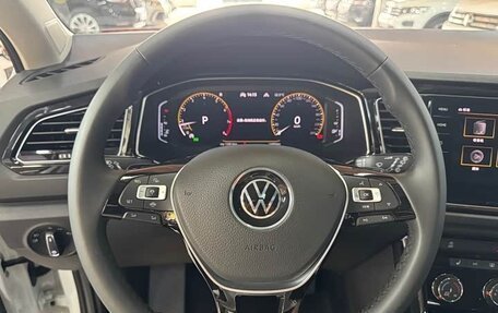 Volkswagen T-Roc I, 2022 год, 1 940 000 рублей, 10 фотография