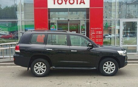 Toyota Land Cruiser 200, 2017 год, 5 890 000 рублей, 4 фотография