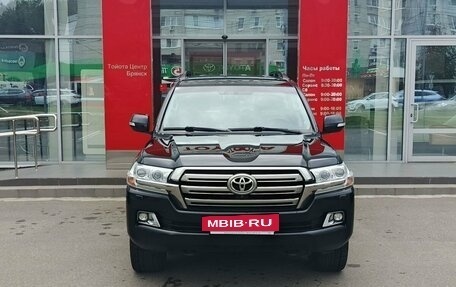 Toyota Land Cruiser 200, 2017 год, 5 890 000 рублей, 2 фотография