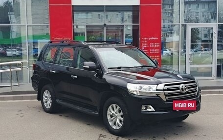 Toyota Land Cruiser 200, 2017 год, 5 890 000 рублей, 3 фотография