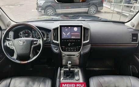 Toyota Land Cruiser 200, 2017 год, 5 890 000 рублей, 14 фотография