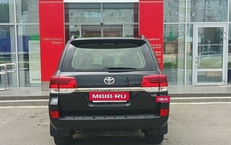 Toyota Land Cruiser 200, 2017 год, 5 890 000 рублей, 6 фотография