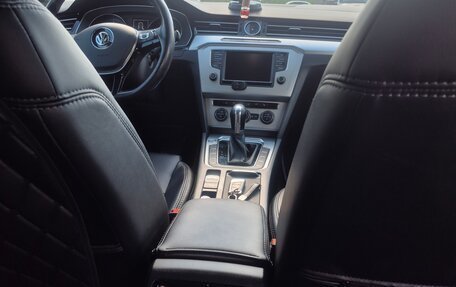 Volkswagen Passat B8 рестайлинг, 2015 год, 1 750 000 рублей, 10 фотография