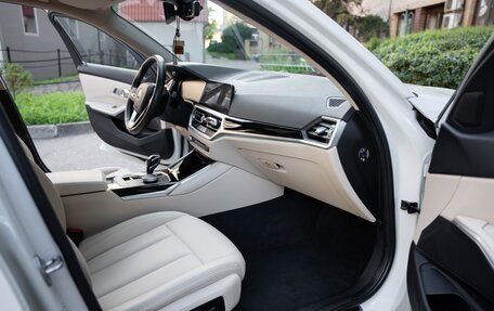 BMW 3 серия, 2018 год, 4 000 000 рублей, 21 фотография